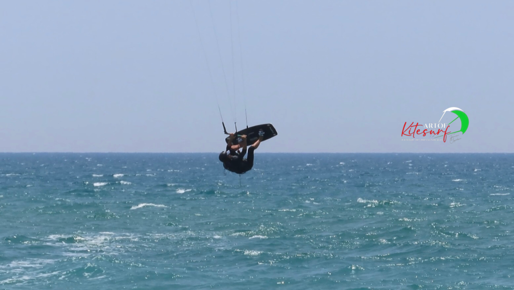 L'iper rotazione nel kitesurf è data da una cattiva gestione della vela e da una postura sbagliata del corpo. Allievo Artofkitesurf