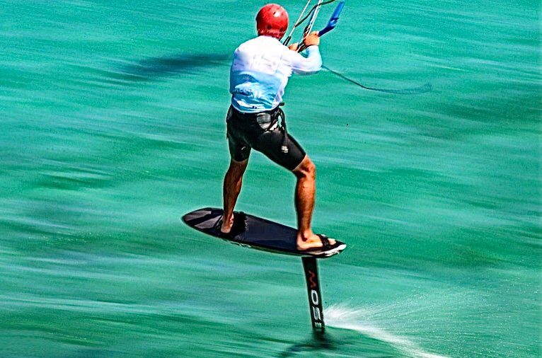 Hydrofoil nel kitesurf la formula uno dei mari.