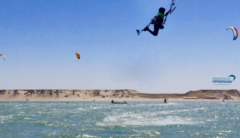 Le transizioni nel kitesurf, un divertimento che si rinnova ogni tuo cambio di mura.