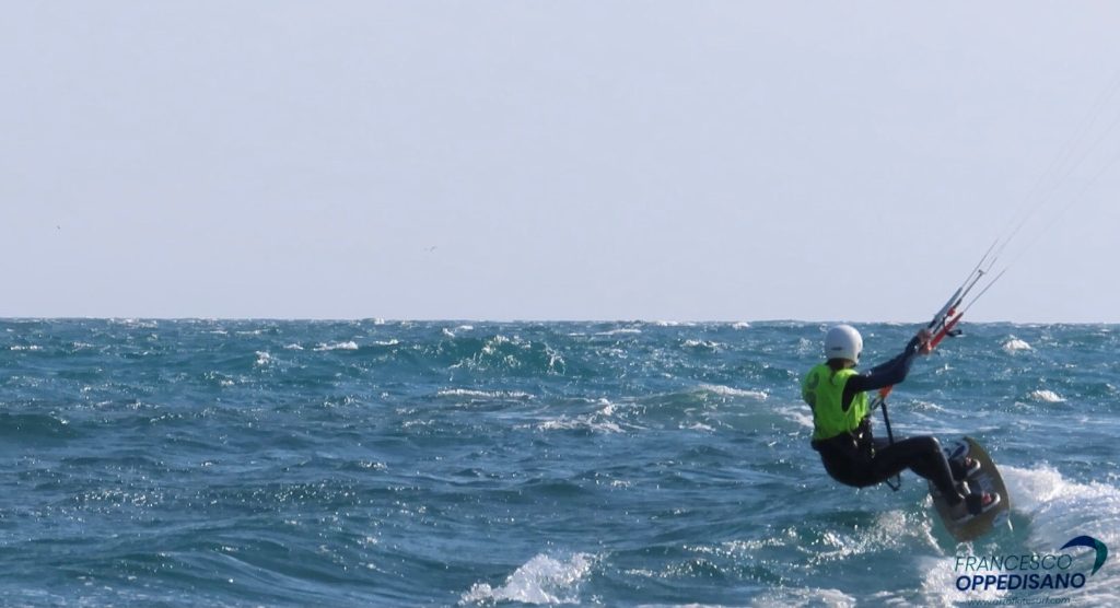 Giovane e leggera allieva Artofkitesurf.com