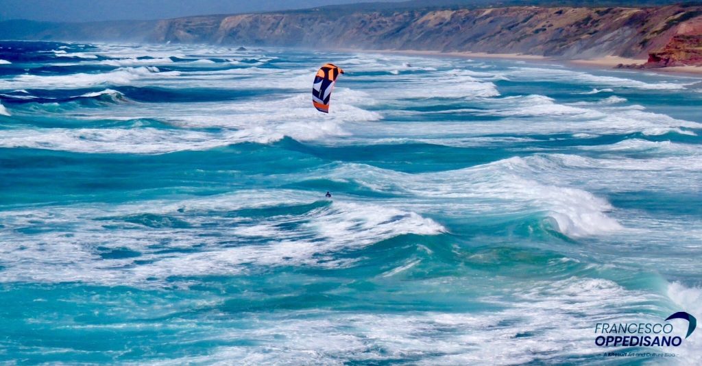 Il mare può condizionare la tua scelta della vela nel kitesurf.