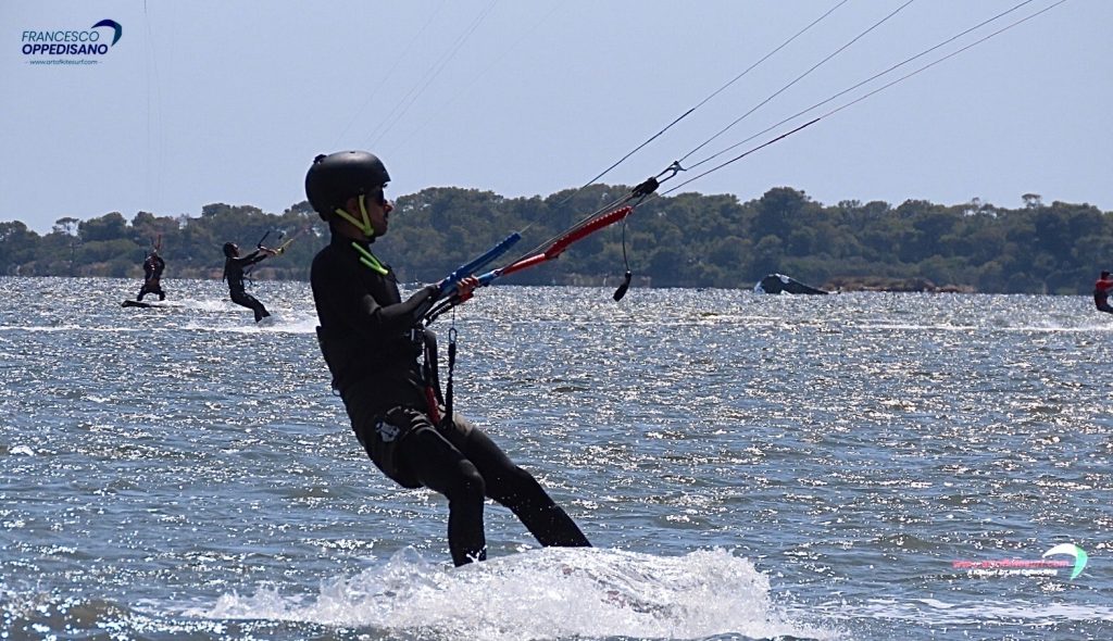 Trapezio e barra nel kitesurf