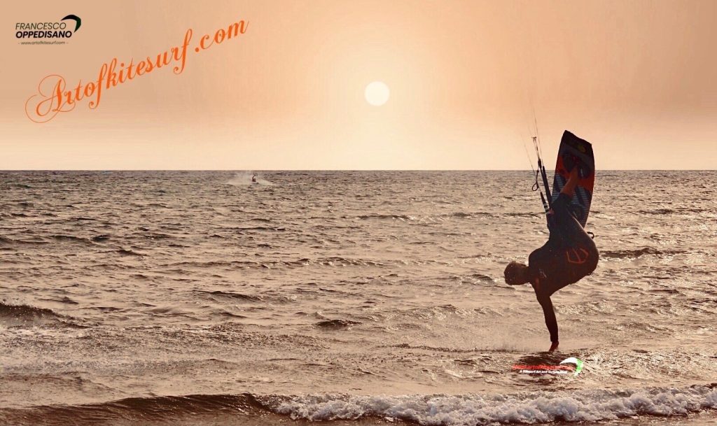 Il kitesurf postura, bilanciamento tutto è importante per divertirsi nel kitesurf.