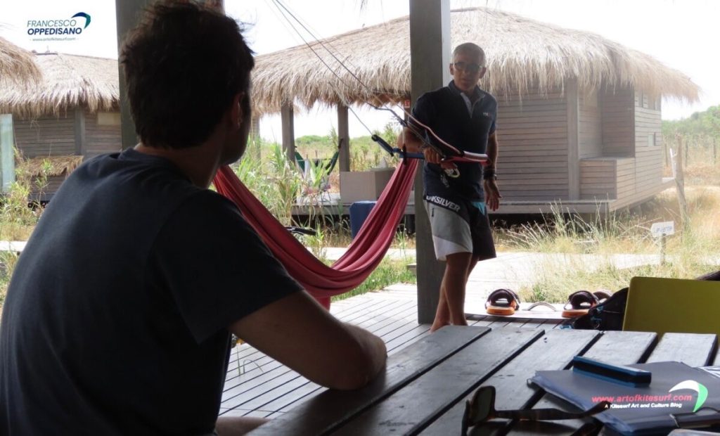 Lezioni tecniche di kitesurf un allievo Artofkitesurf nel suo personal.