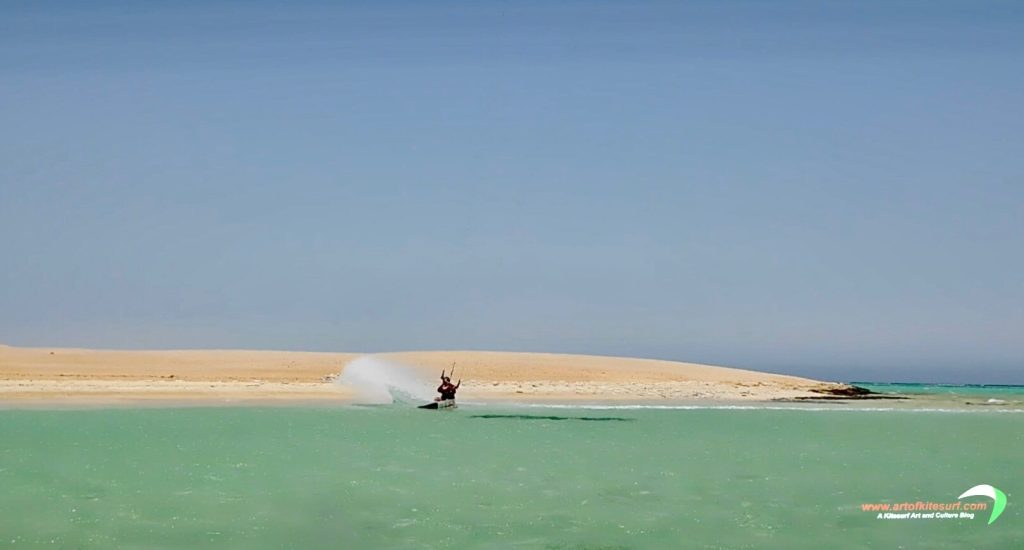 Il kitesurf si può praticare ovunque mare, laghi o neve