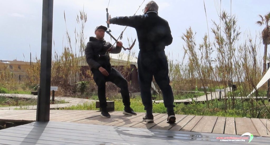 Imparare nel kitesurf un Allievo Artofkitesurf durante un suo personal dedicato