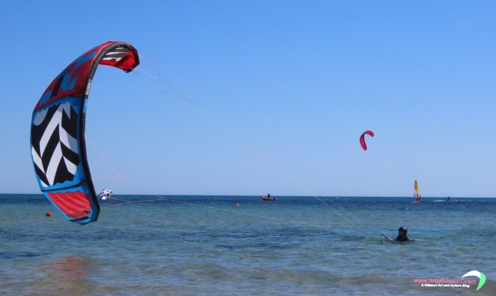 Allievo Artofkitesurf durante un suo Personal sicurezza e consapevolezza prima di ogni cosa.