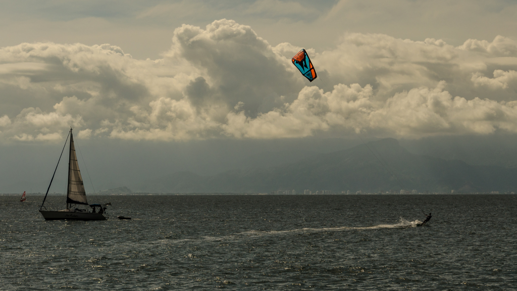 La trazione di un kite effetto del vento apparente
