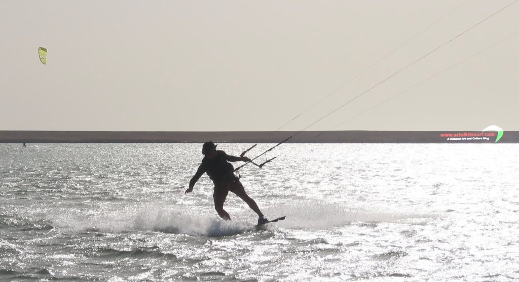 L'equilibrio nel kitesurf come ti insegna chi ti vende la loro professionalità "è sconcertante"