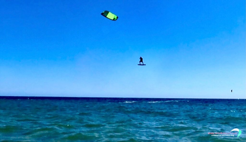 I loop nel kitesurf Allievo Artofkitesurf nel suo avvicinamento ai loop