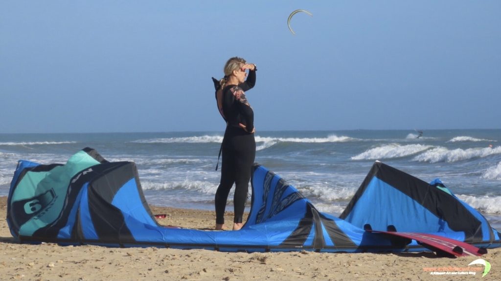 Le regole nel kitesurf assicurati che la vela sia sempre ben ferma in spiaggia