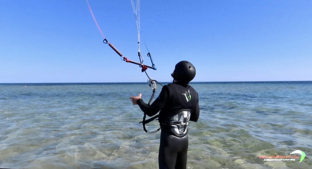Le regole nel kitesurf allievo Artofkitesurf in un suo personal uso e conoscenza del chicken loop