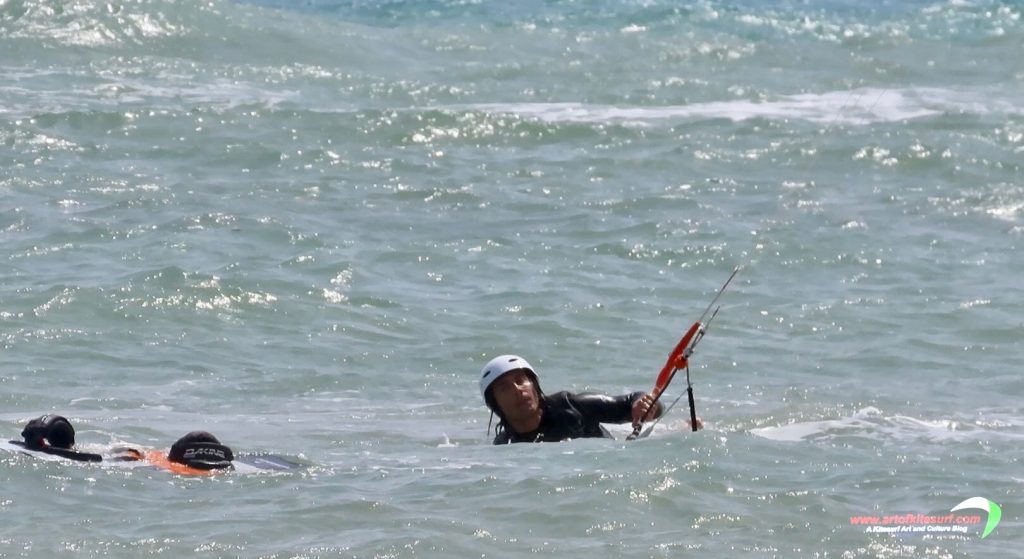 Le regole nel kitesurf allievo durante un suo personal artofkitesurf