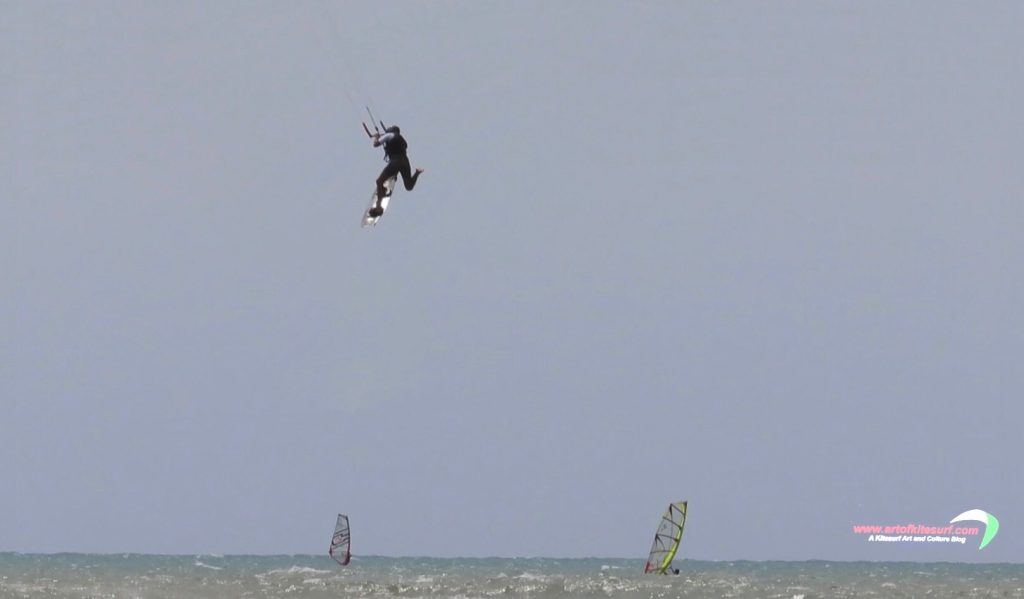 L'airstyle nel kitesurf allievo durante un personal artofkitesurf