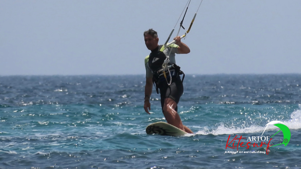 Navigare strapless allievo Artofkitesurf