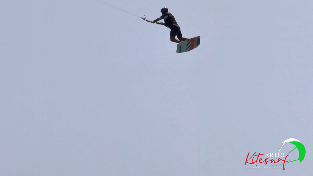 Saper controllare ed unire i vari step d'apprendimento ti aiuteranno ad imparare il kitesurf con nuove manovre. Allievo Artofkitesurf.com