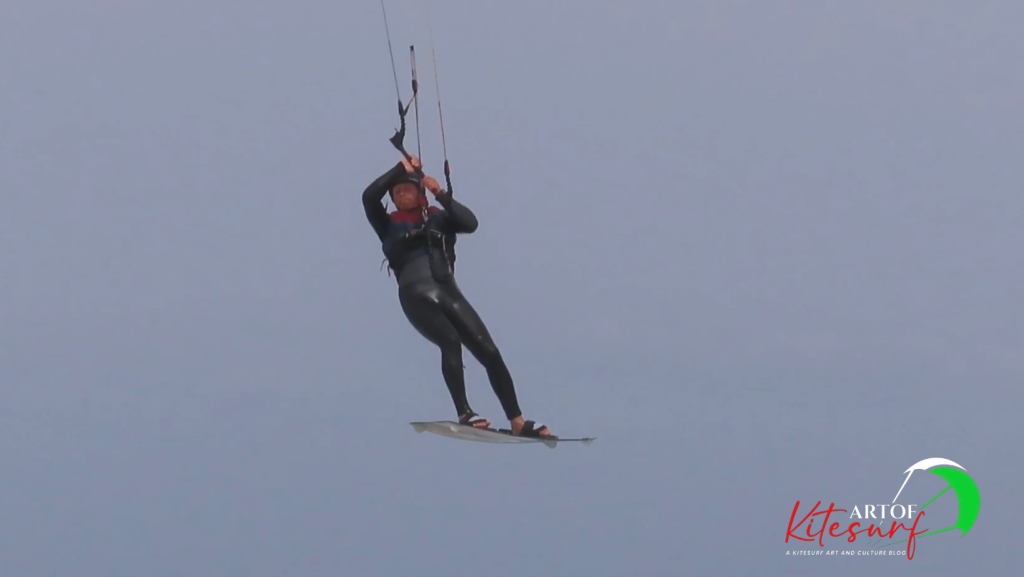 I loop nel kitesurf allievo Artofkitesurf cambio di bordo con downloop