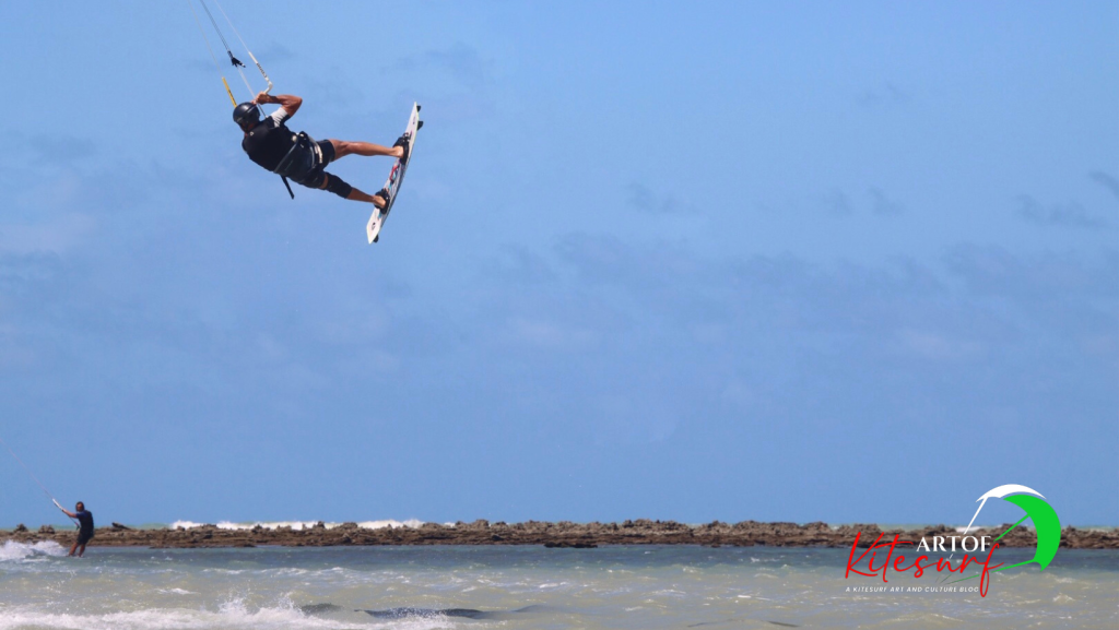 Imparare nel kitesurf a migliorarsi allievo Artofkitesurf durante un suo Personal a lui dedicato