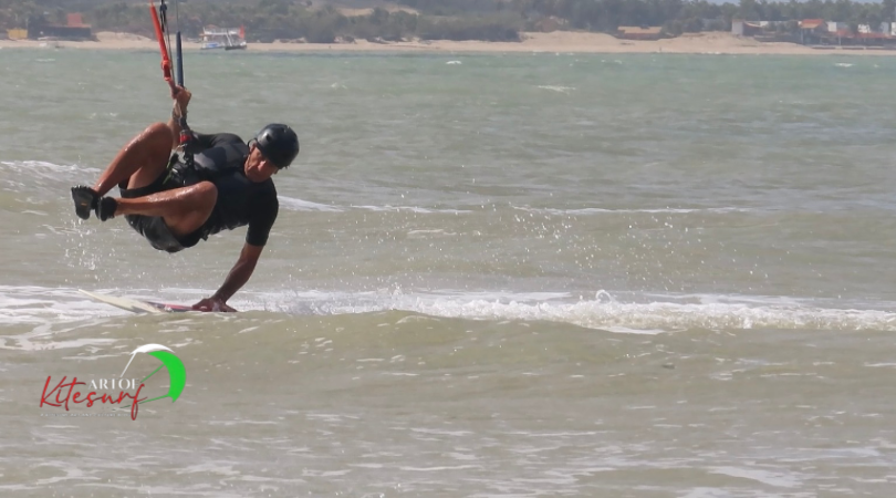 "Allievo Artofkitesurf". Kitesurf manovre base surfino.